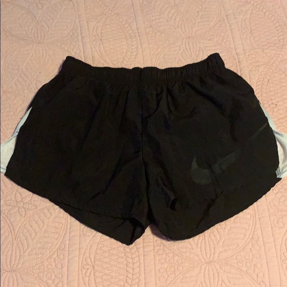 Nike running short black and white
